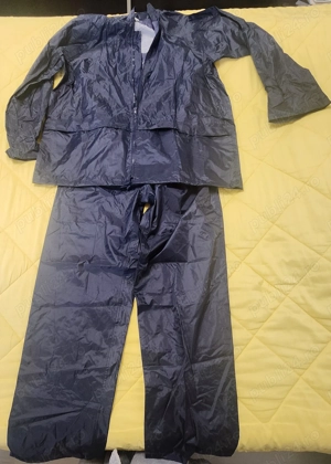 Se vinde costum de fas anticipate si vânt 