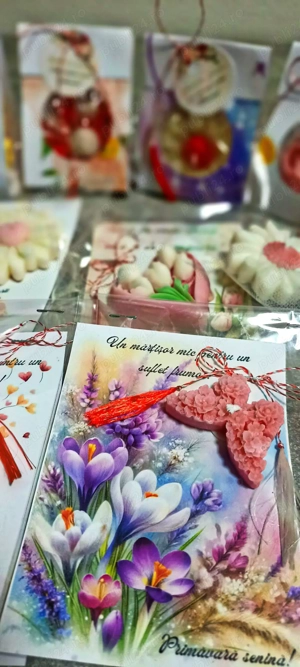 Mărțișoare parfumate din ceară de soia