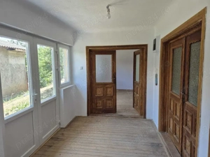 Casa 4 camere + spatiu comercial stradal + teren 1500 mp - imagine 2