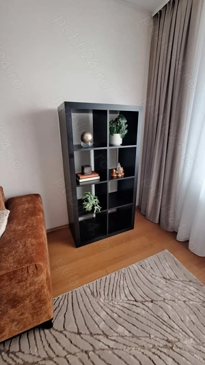 Raft din lemn maro maro inchis cu 8 rafturi