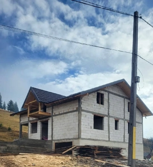 Casa de vanzare la rosu in Dorna Candrenilor - imagine 4