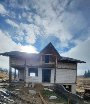 Casa de vanzare la rosu in Dorna Candrenilor - imagine 3