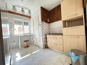 Apartament cu 3 camere, decomantat, etajul 2 , zona Spitalul Judetean - imagine 4