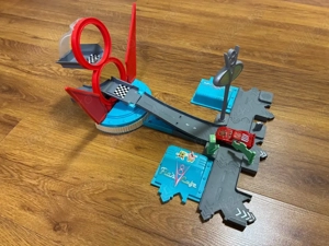 Disney Pixar Cars Jump and Race Flo's V8 Cafe Story Set