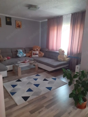 casă de vânzare în salonta  zona fiverskert două case se poate sta două  familii  terenul are 975 mp