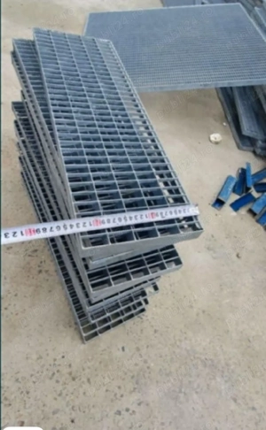 scări zincate metalice și trepte  - imagine 2