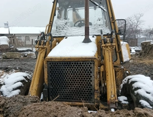 Vând buldoexcavator.