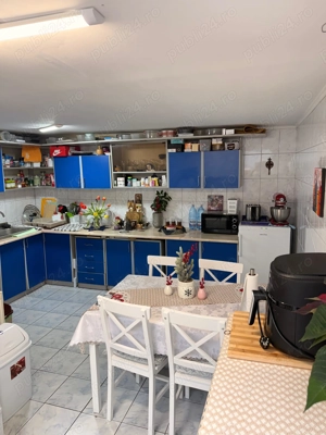 Capitol centru casa din caramda 4 camere pozitionata foarte bine - imagine 3