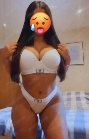 Bună ! Sunt Alexandra ,am 23 ani 