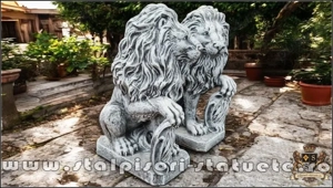 Statuetă leu cu blazon, gri patinat, model S2. - imagine 2