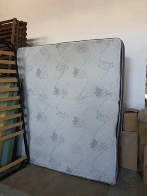 Vând saltea 200*180 cm cu topper încastrat în ea din fabricație