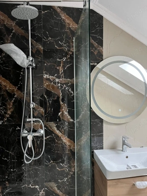 Vilă cu 7 camere, 4 băi, 265 mp utili, P+M, Oradea. - imagine 13