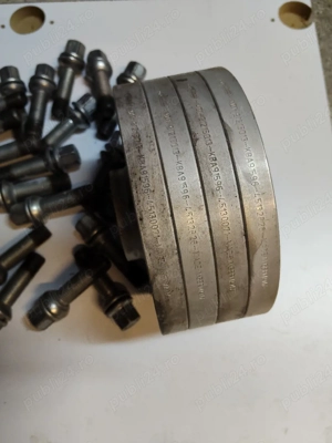 vând set distanțiere eibach germany 1,5mm,prindere centrală 57,1 preț fix 