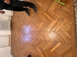 Parchet stejar f bine intretinut, 75 mp, cu 55 lei  mp. Sector 2, apartament etaj 1- 