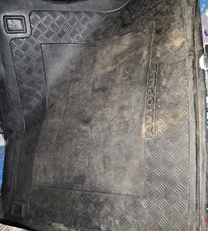 Tavita plastic portbagaj hyundai santa fe 2(06-10)