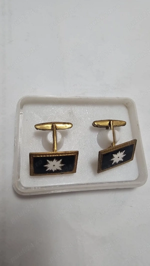 Butoni vintage foarte vechi   model elegant