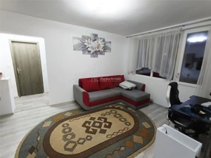 Apartament 2 camere in zona centrala Moldova Noua, langa piata - imagine 2