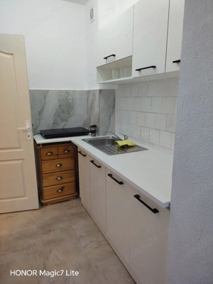 Ofer spre inchiriere garsoniera