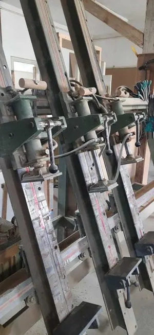 Presa hidraulica ferestre, usi si panouri lemn