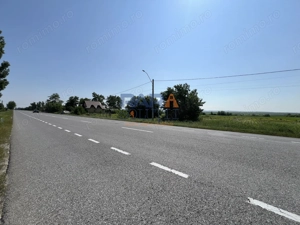 Teren 9969 mp, situat la E85, între două intrări pe autostrada A7 - imagine 4