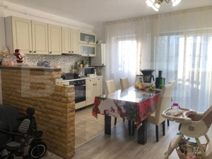Apartament cu 2 camere, balcon inchis, parcare, expunere sudica, zona Terra