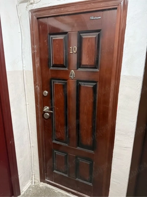 Vând URGENT ușă metalică maro