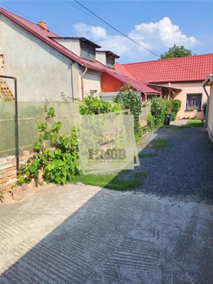 Casa 2 camere | decomandat 50mp | curte privata 40mo | zona Lazaret - imagine 11