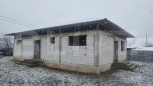 CASA la rosu si teren