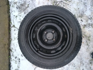 Roata aproape noua cu cauciuc Michelin aproape nou iarna vara 175/65/14 pret 150 ron - imagine 2