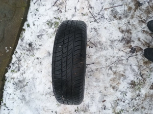 Roata aproape noua cu cauciuc Michelin aproape nou iarna vara 175/65/14 pret 150 ron