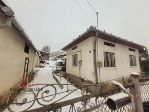 Proprietate cu teren mare 1079 mp, utilitati, ideal investitie – Livezeni