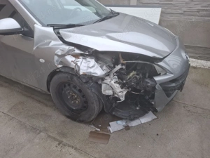 Vand Mazda 3 hatchback 2010 avariata - imagine 9