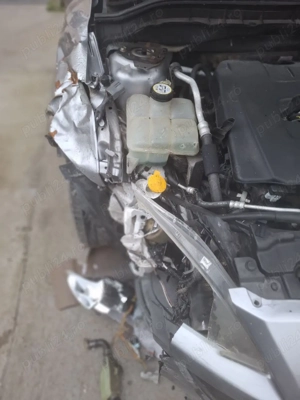 Vand Mazda 3 hatchback 2010 avariata - imagine 4