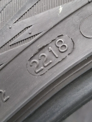 O anvelopă de iarnă Nokian 295/35R21 - imagine 4