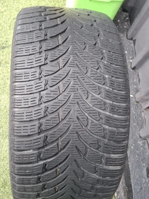 O anvelopă de iarnă Nokian 295/35R21 - imagine 5