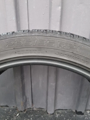 O anvelopă de iarnă Nokian 295/35R21 - imagine 3