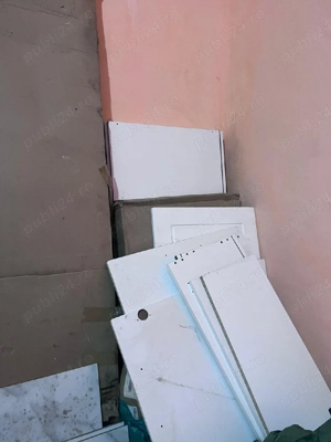 Vad mobila de bucateria noi  și ușa de siguranță de termopan 