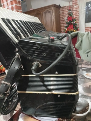 vând acordeon midi 120 basi 
