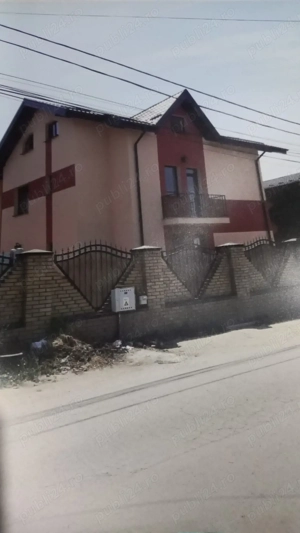 Închiriez casă cu parter +etaj+mansarda 