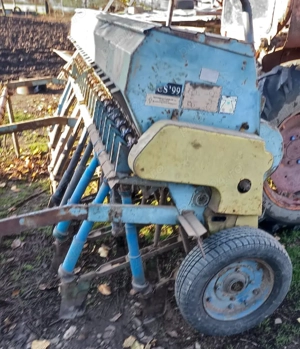 Semanatoare 21 r, Disc 4 b, Prasitoare 5 s, Prasitoare 3 s, Motor tractor U445 - imagine 7