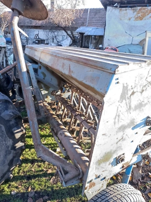 Semanatoare 21 r, Disc 4 b, Prasitoare 5 s, Prasitoare 3 s, Motor tractor U445 - imagine 9