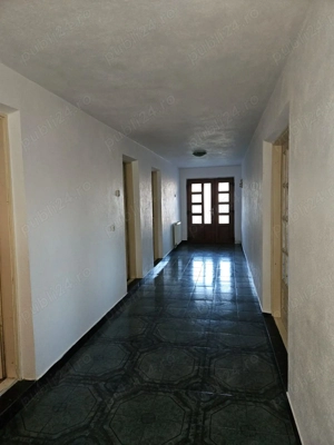 VILĂ ca-n povești situată într-o OAZĂ de VERDEAȚĂ - imagine 3