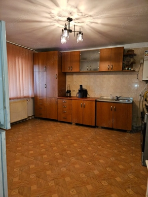 VILĂ ca-n povești situată într-o OAZĂ de VERDEAȚĂ - imagine 5