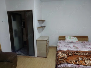 Inchiriez o camera la casa  Central.