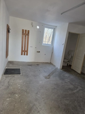 Hala de vânzare in Comănești Jud Bacau  - imagine 7