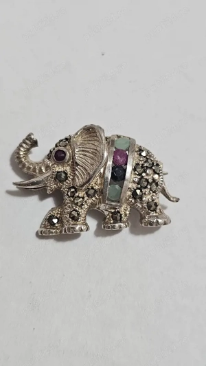 Brosa elefant din argint cu marcasite și pietre   vintage, foarte vechi.
