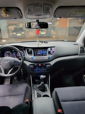 Vind Hyunday Tuscon 2017, 70 000 km ,benzina,  stare foarte buna. PRIMA INMATRICULARE 22.01.2018  - imagine 5