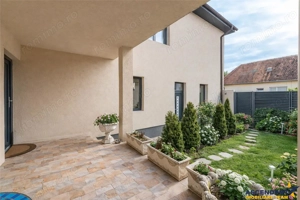 FILM  3D! Vila high tech, cu semineu, jacuzzi, terasa, 10 camere, Central, Brasov - imagine 4