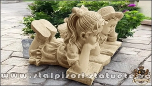 Set statuete doi copii scolari, galben patinat, model S15. - imagine 2