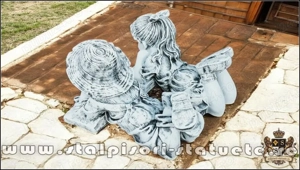 Set statuete doi copii scolari, gri patinat, model S15. - imagine 5